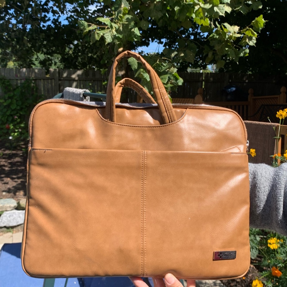 Laptop carrying case
